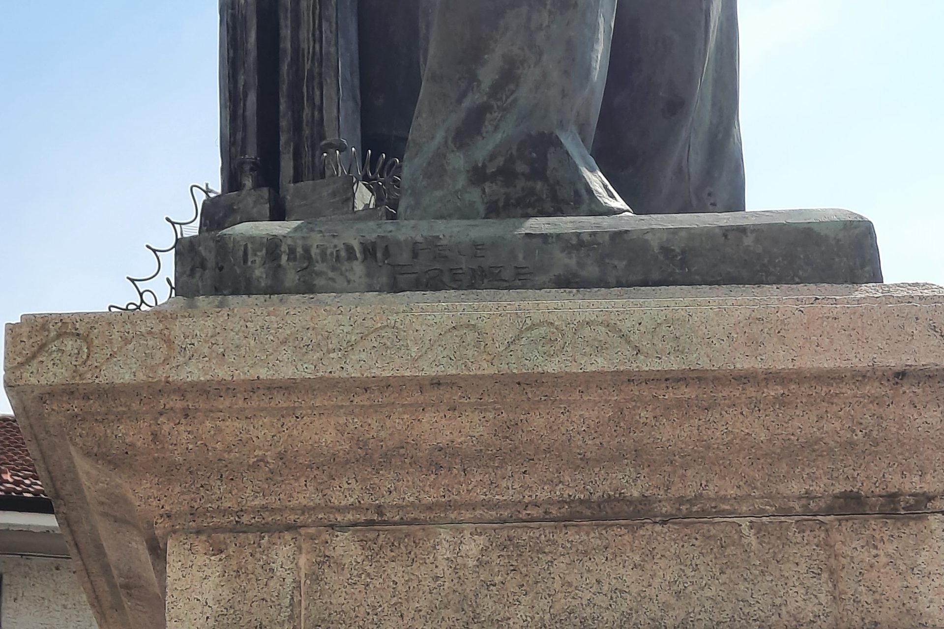 Galileo Ferraris monument, Livorno Ferraris - 05.jpg